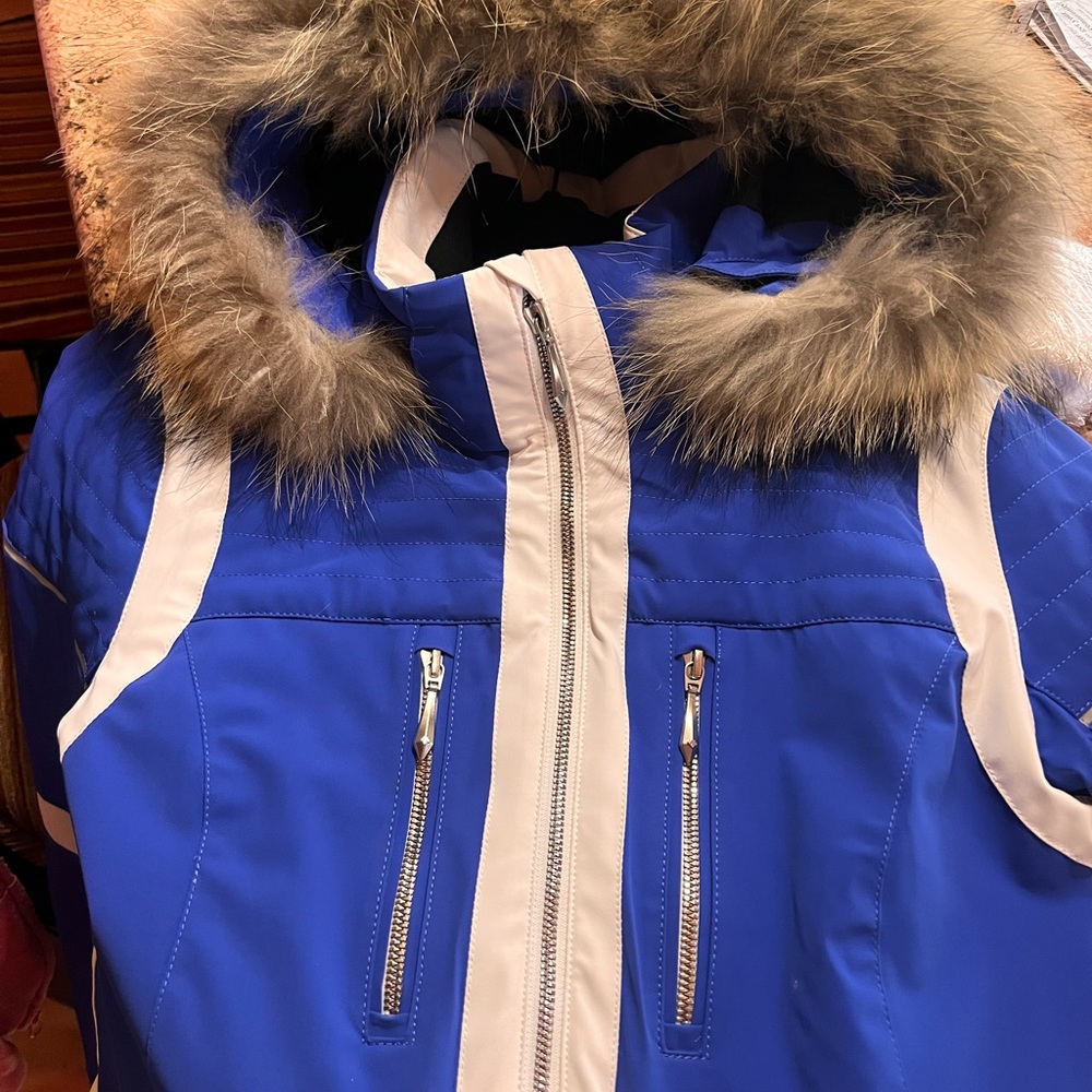 Descente Ski Jacket, like new, worn once.